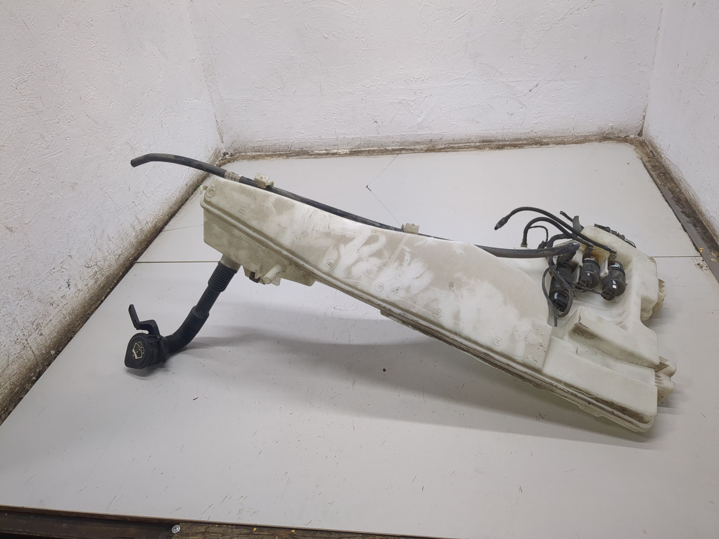 Бачок омывателя лобового стекла