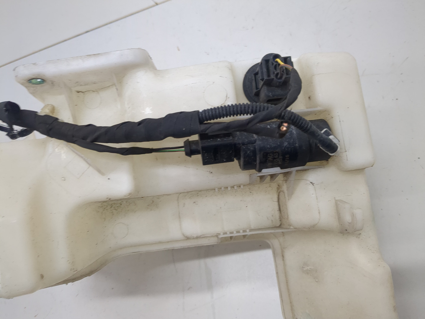 Бачок омывателя лобового стекла