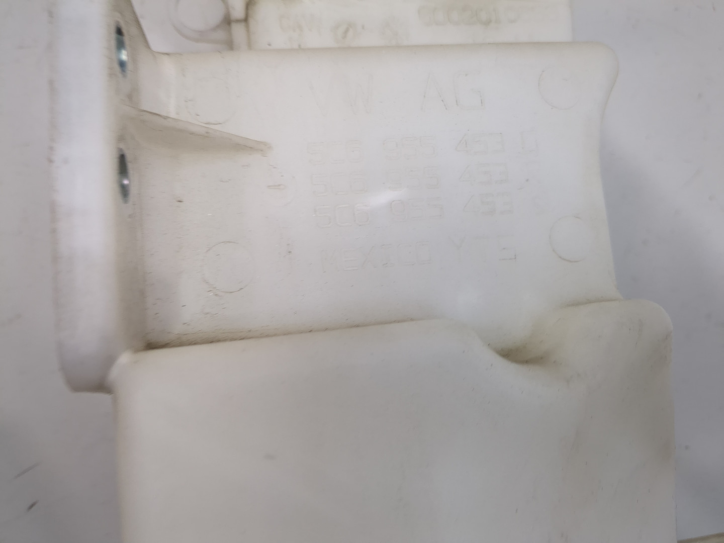 Бачок омывателя лобового стекла