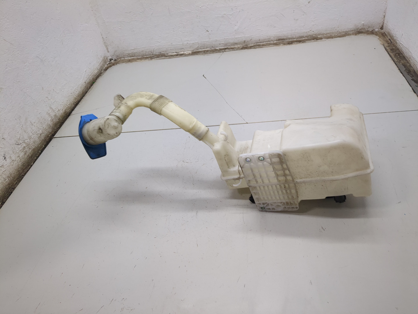 Бачок омывателя лобового стекла