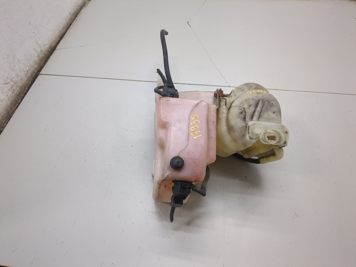 Бачок омывателя лобового стекла