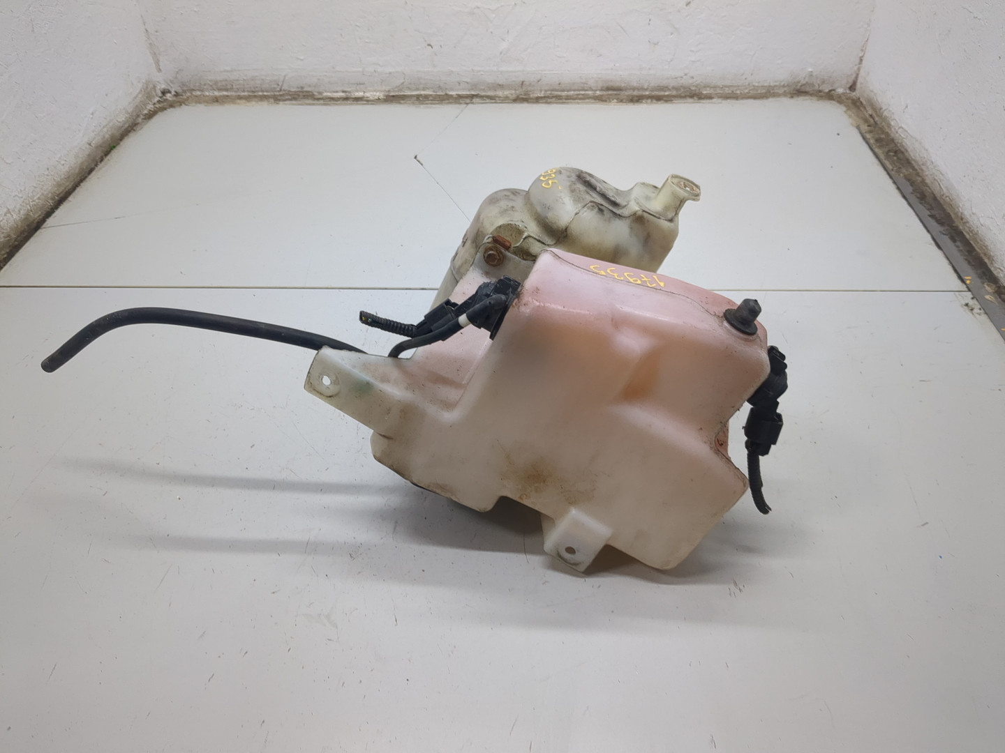 Бачок омывателя лобового стекла