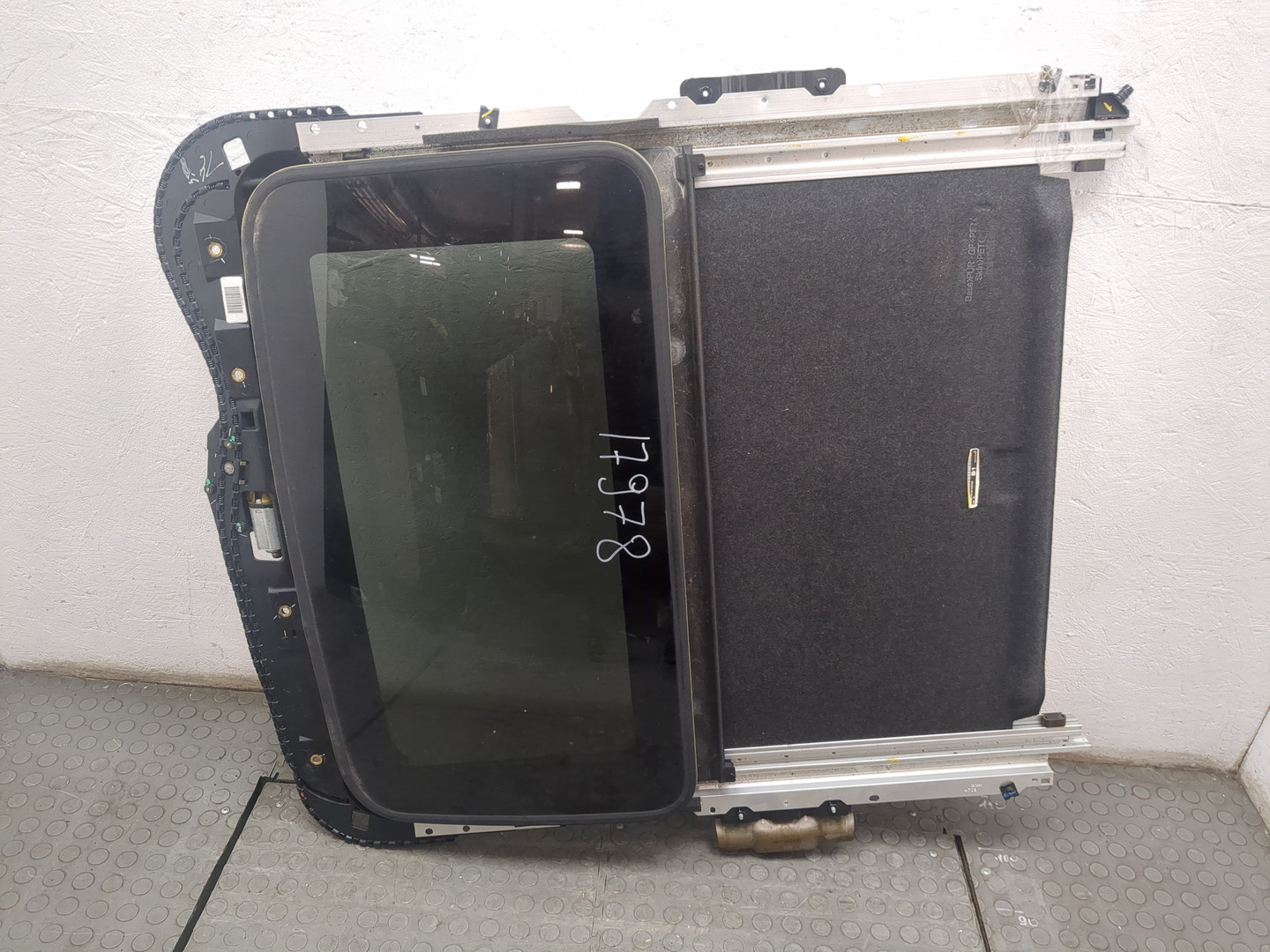 Люк в сборе электрический