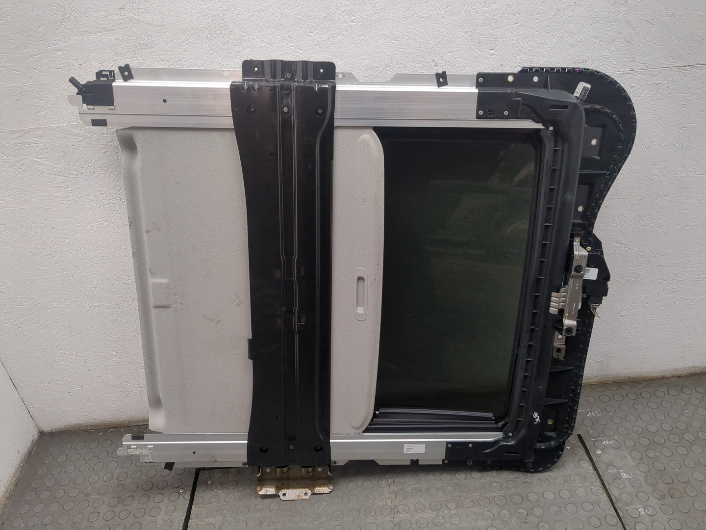 Люк в сборе электрический