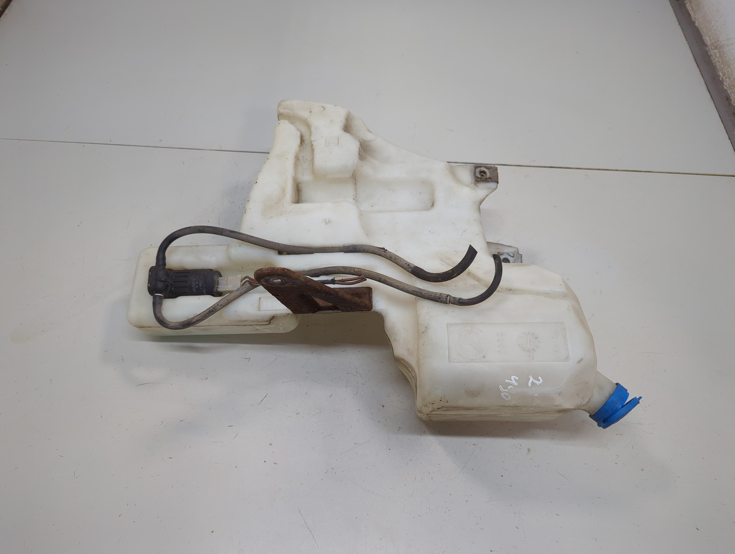 Бачок омывателя лобового стекла