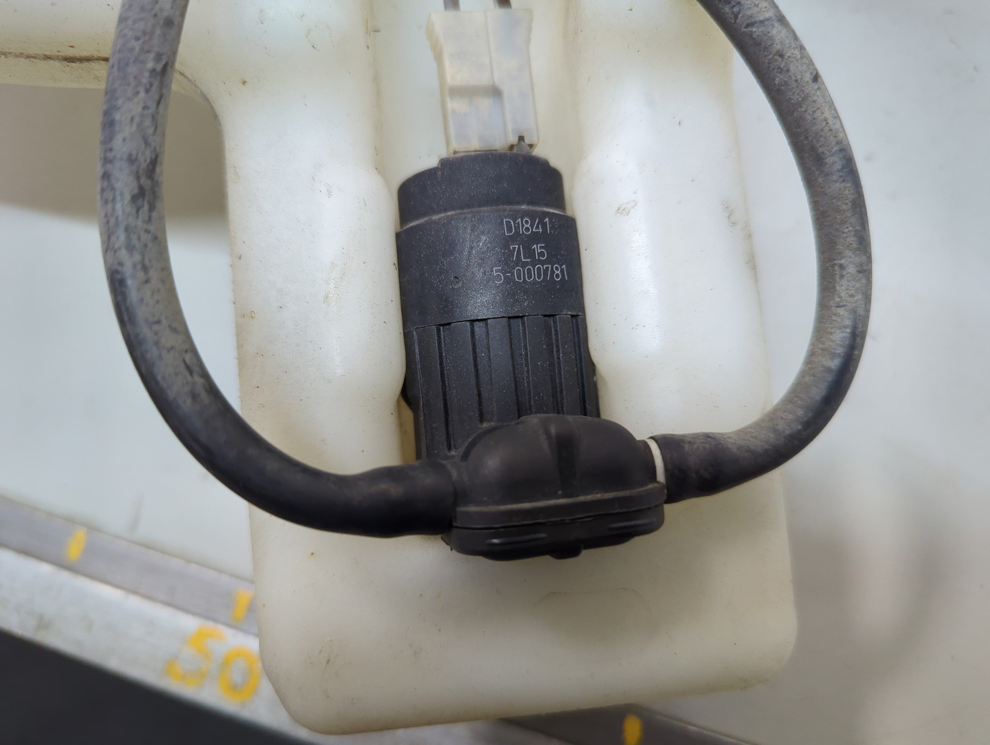 Бачок омывателя лобового стекла