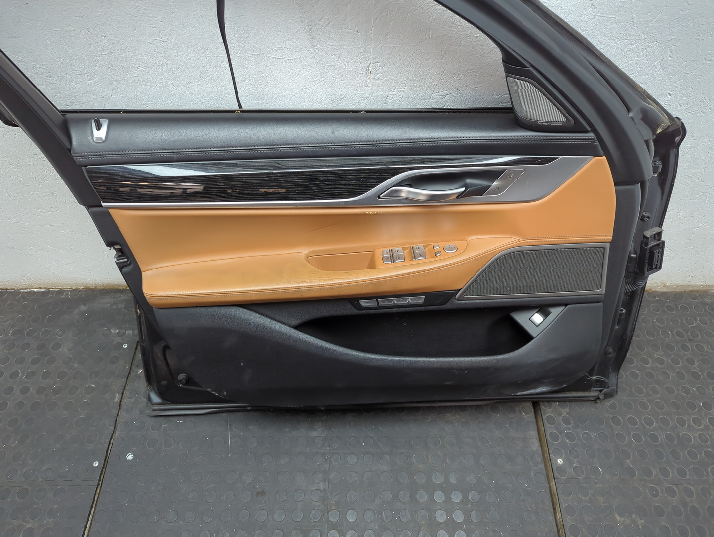 Дверь передняя левая