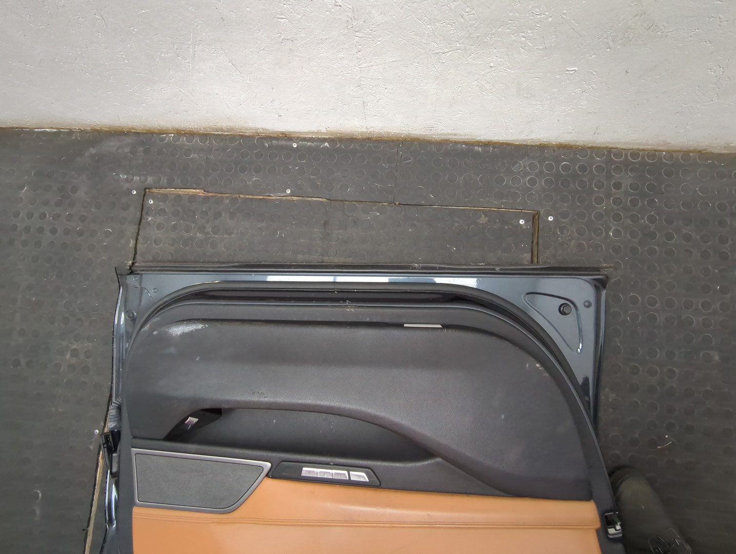 Дверь передняя левая