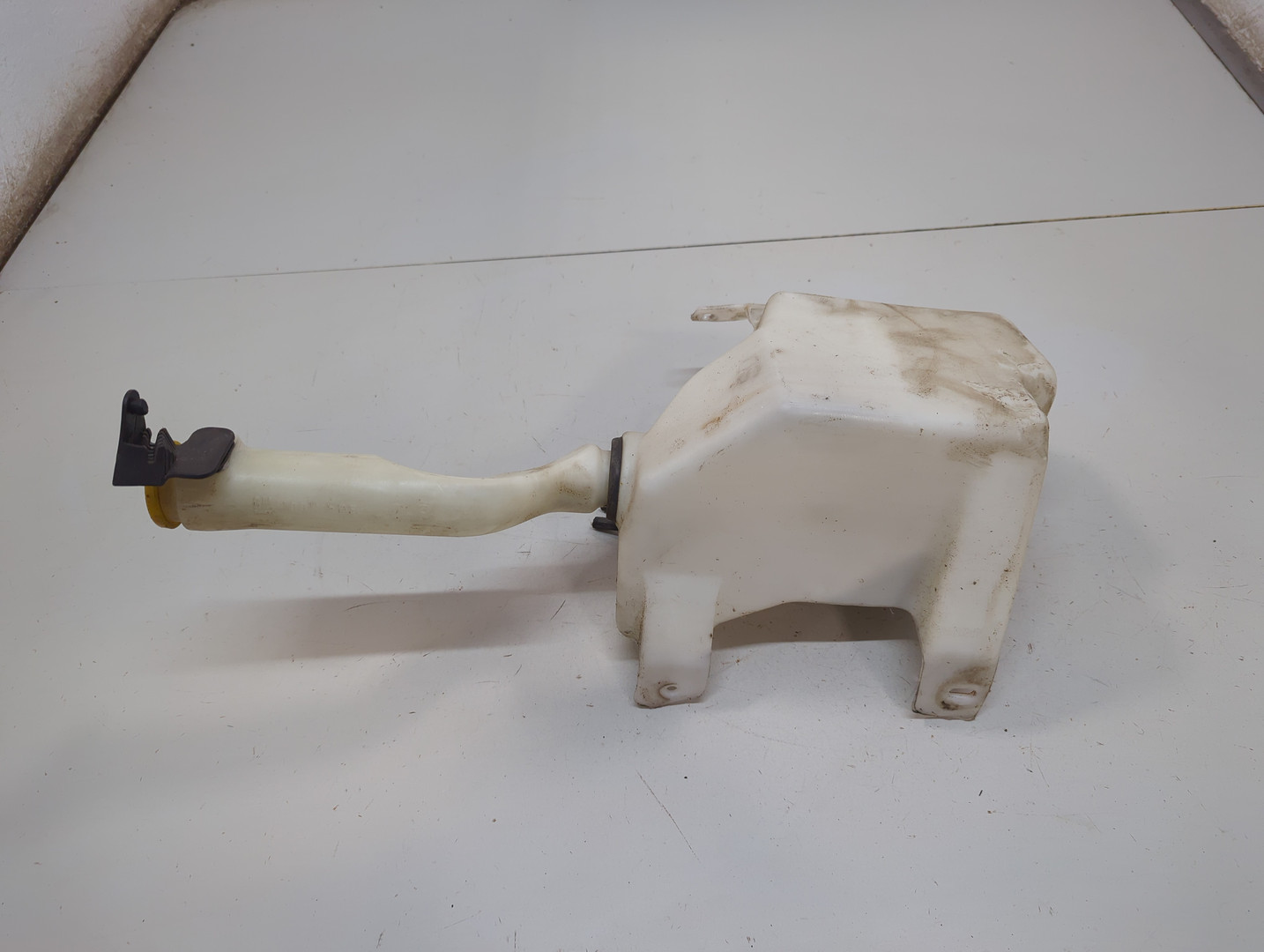 Бачок омывателя лобового стекла