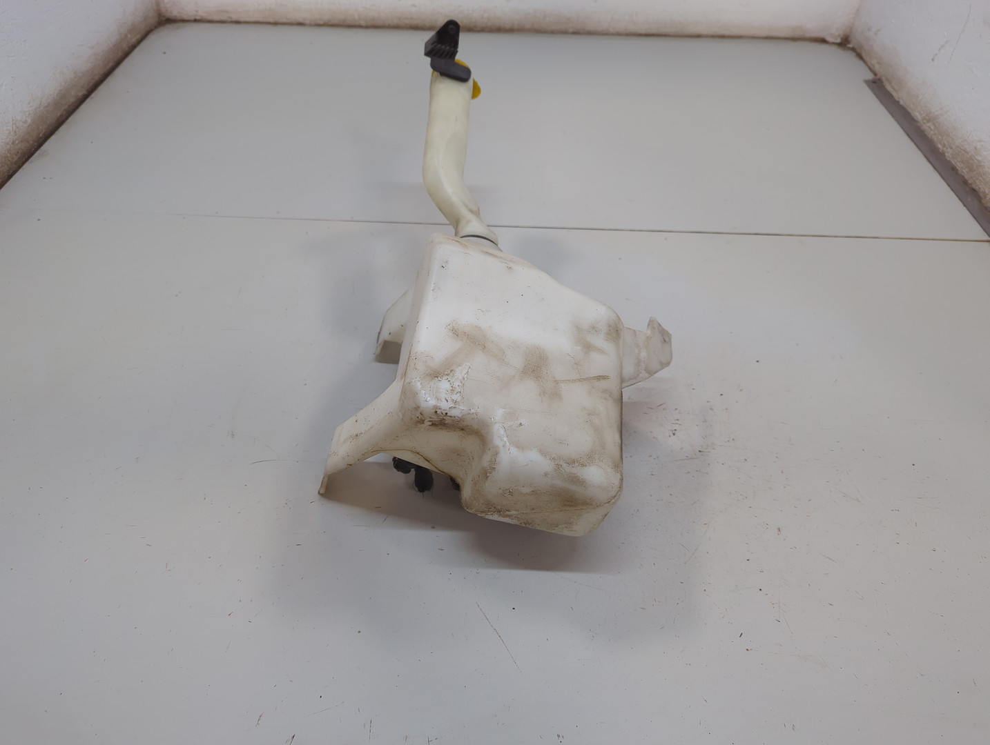 Бачок омывателя лобового стекла