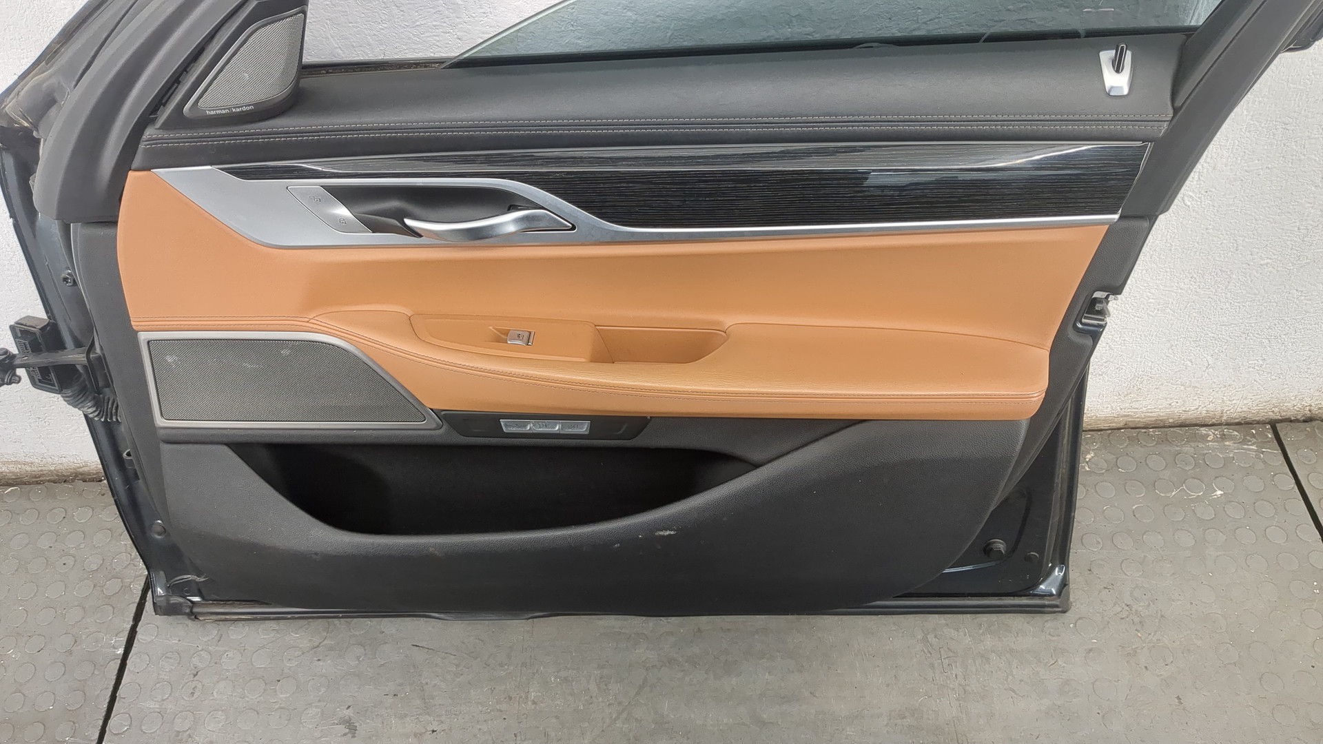 Дверь передняя правая