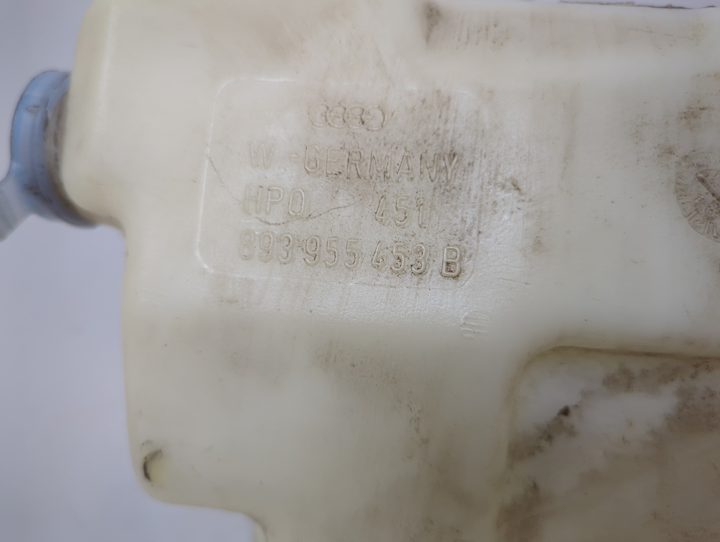 Бачок омывателя лобового стекла