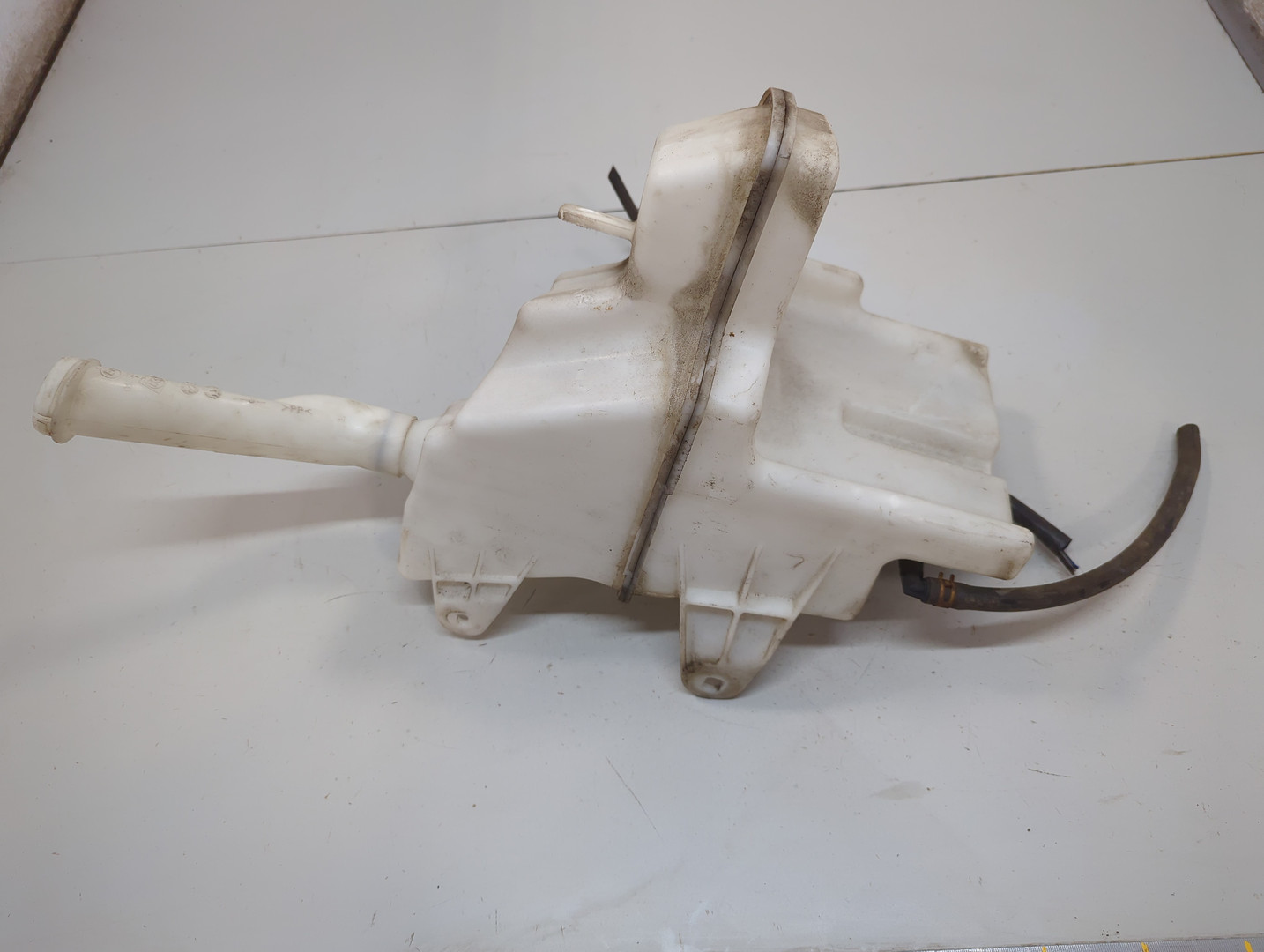 Бачок омывателя лобового стекла