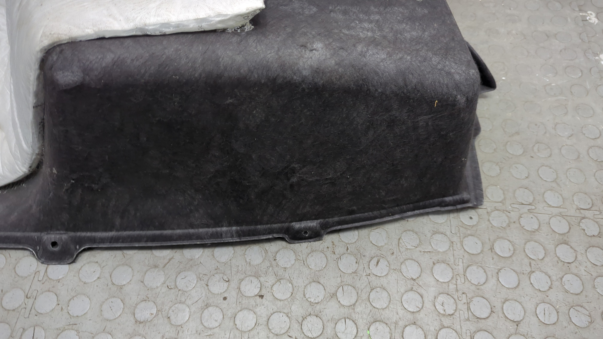 Обшивка багажника