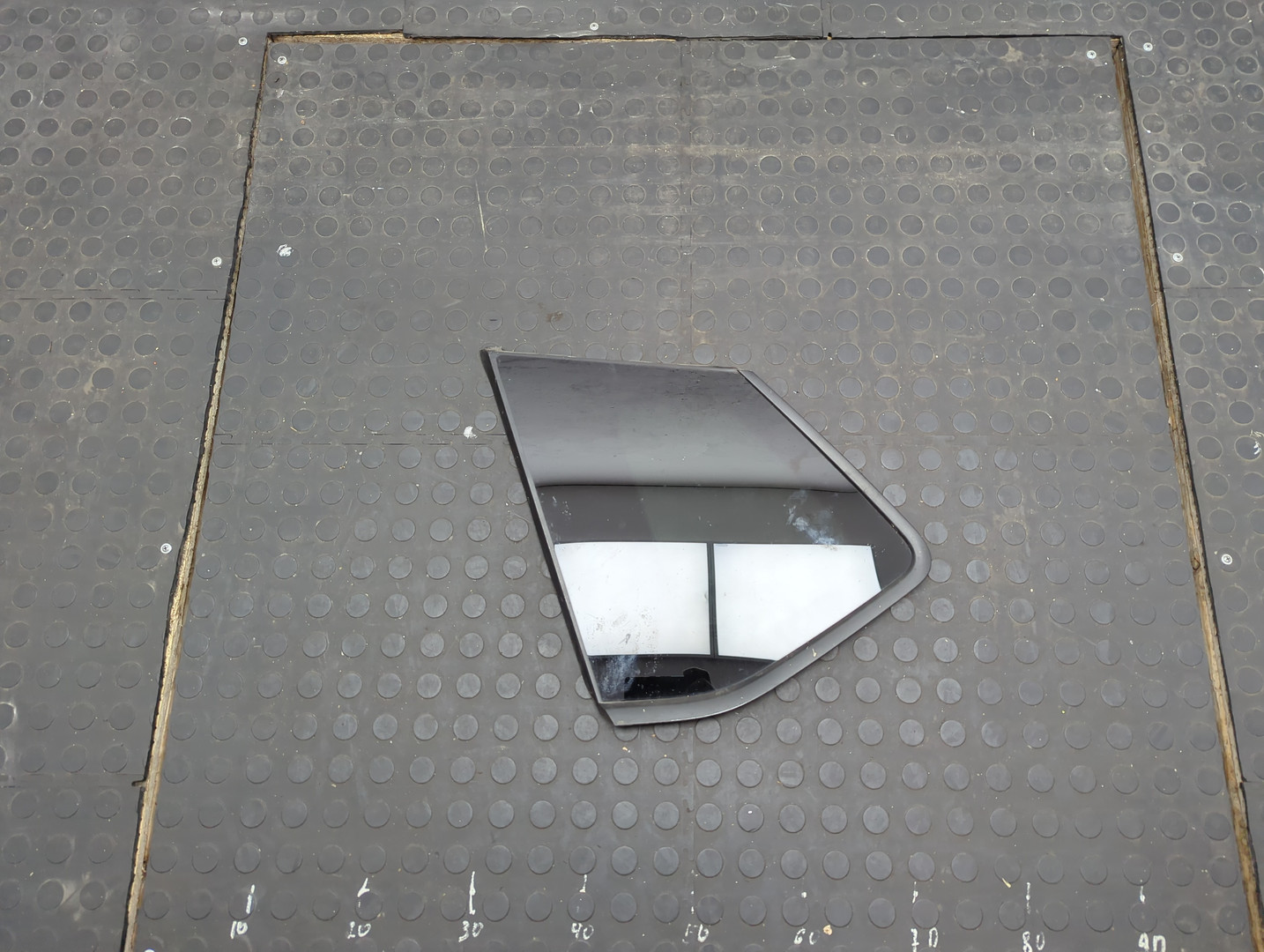 Стекло боковое