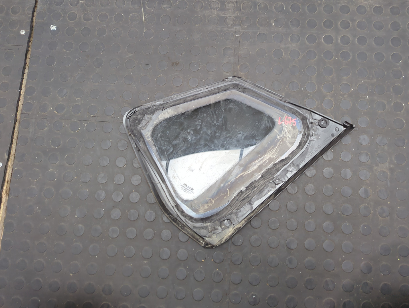 Стекло боковое