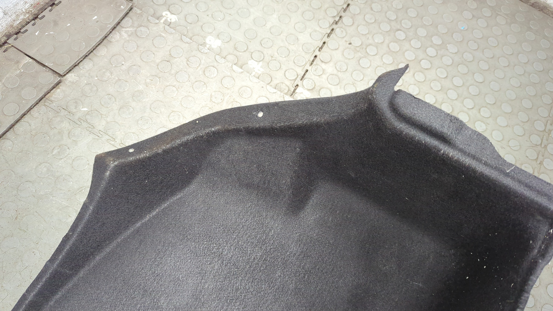 Обшивка багажника