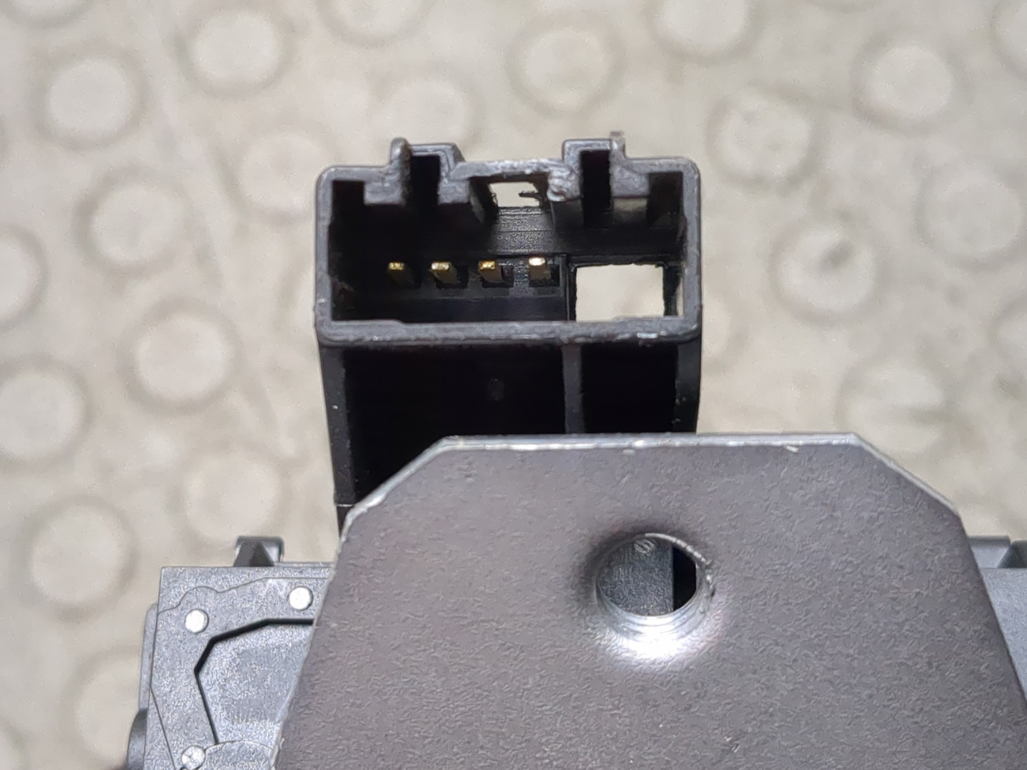 Замок багажника