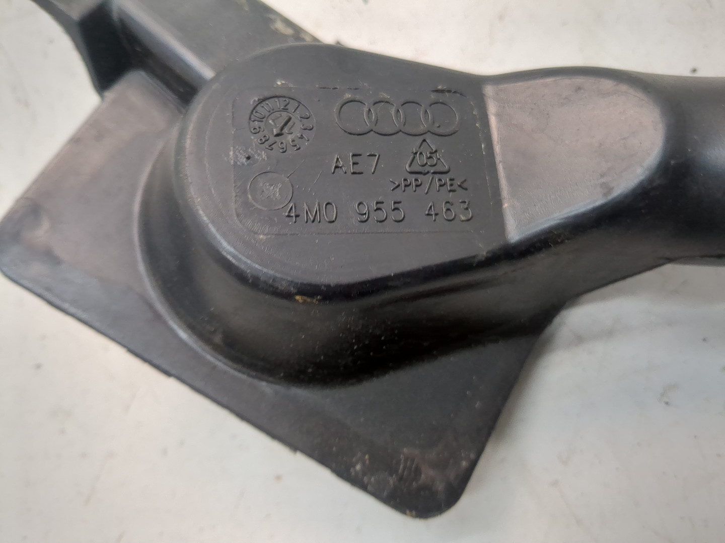 Горловина бачка омывателя