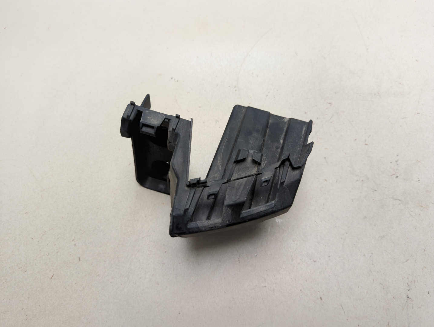 Кронштейн заднего бампера правый