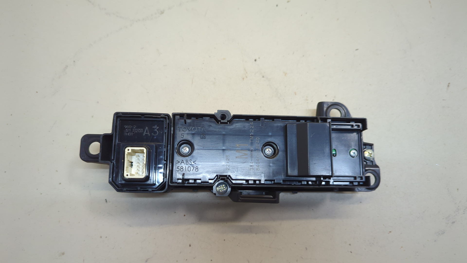 Кнопка стеклоподъемника