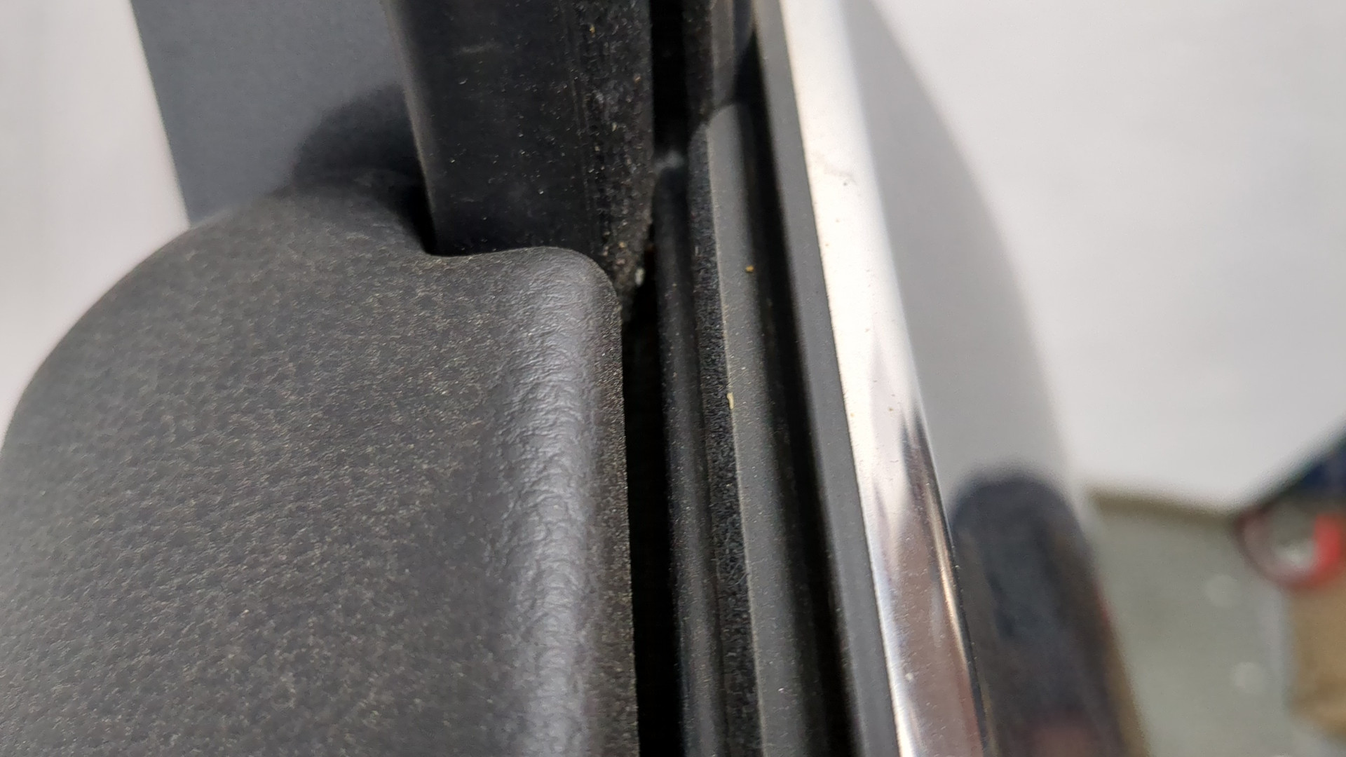 Дверь передняя левая