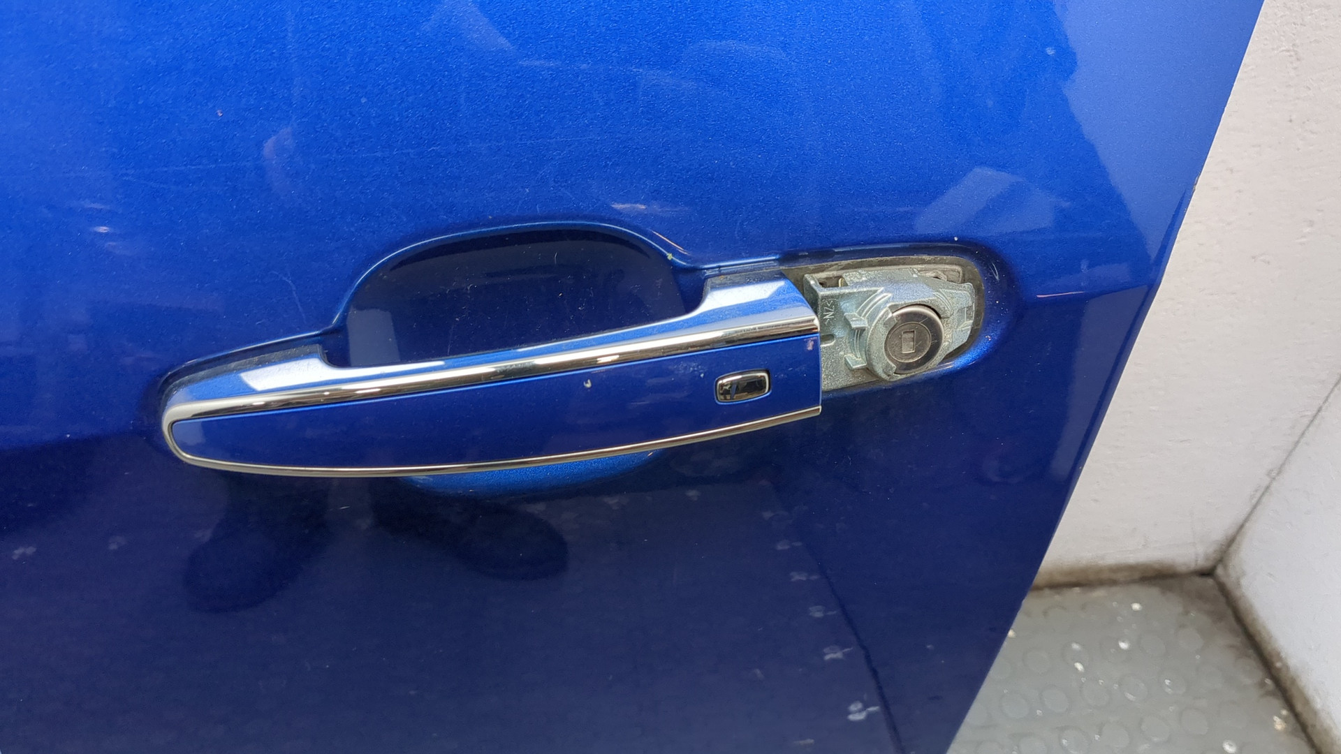 Дверь передняя левая