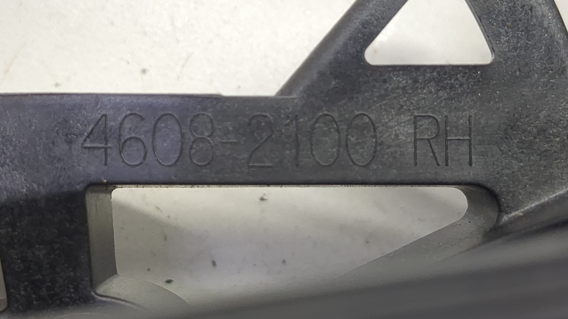 Замок двери передней правой