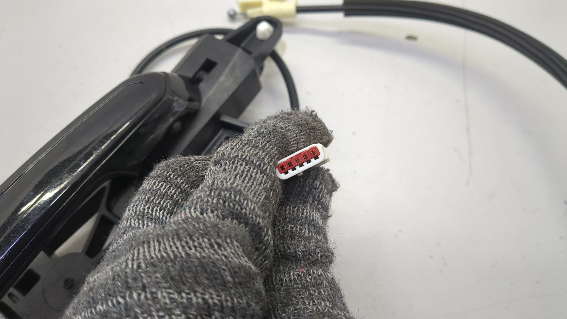 Замок двери передней правой