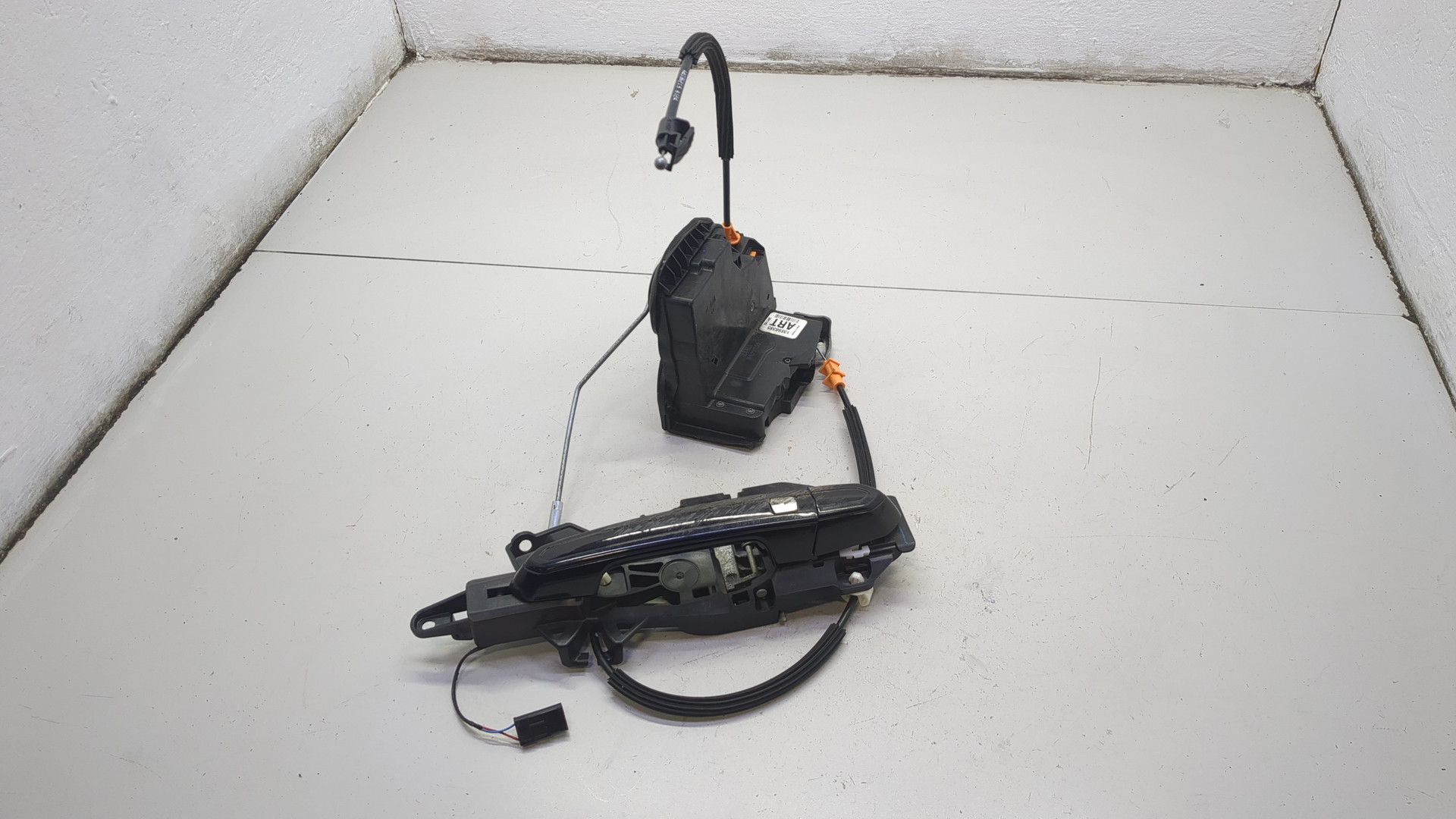 Замок двери задней правой