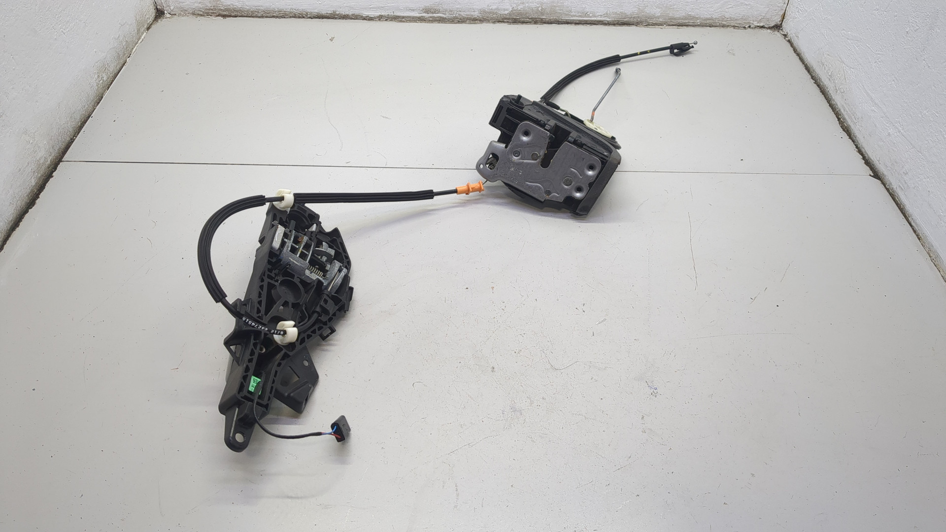 Замок двери задней правой