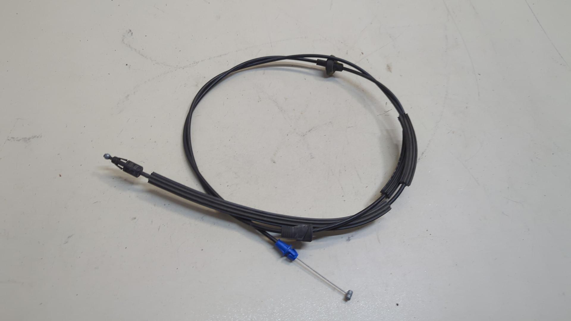 Трос открывания капота