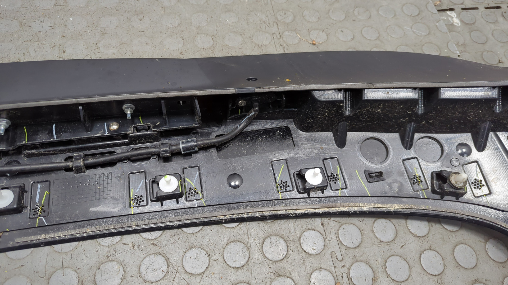 Спойлер переднего бампера