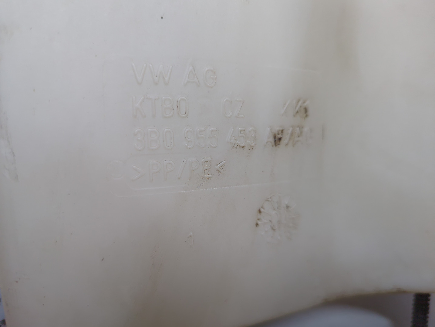 Бачок омывателя лобового стекла