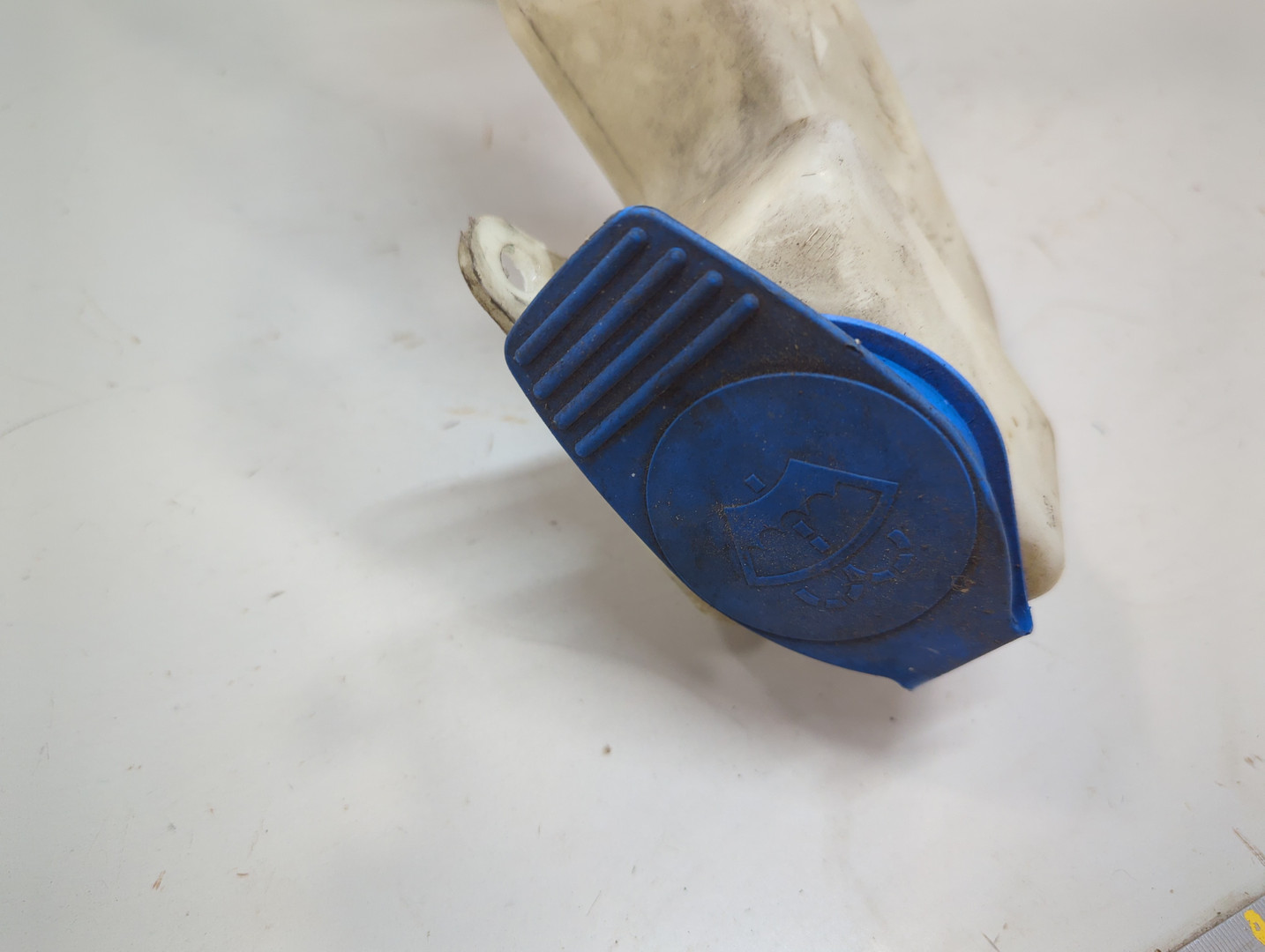 Бачок омывателя лобового стекла