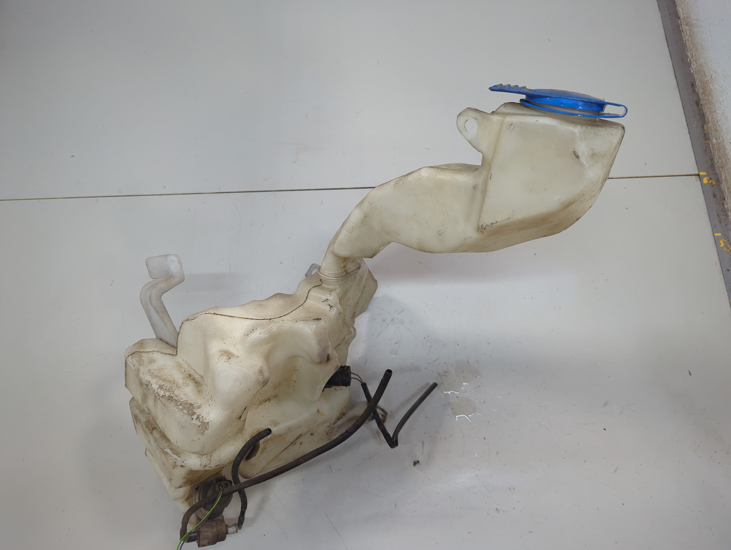 Бачок омывателя лобового стекла