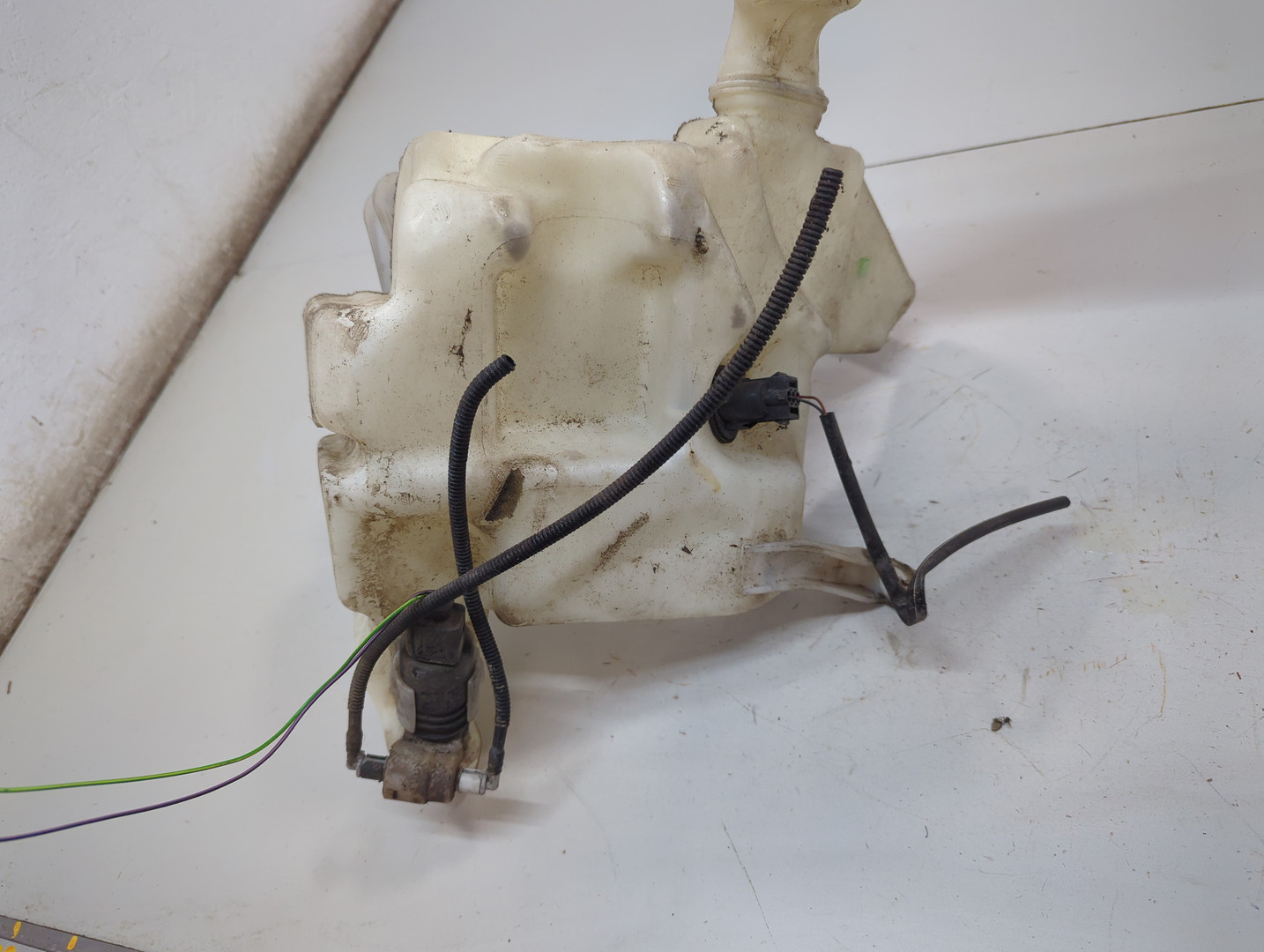 Бачок омывателя лобового стекла