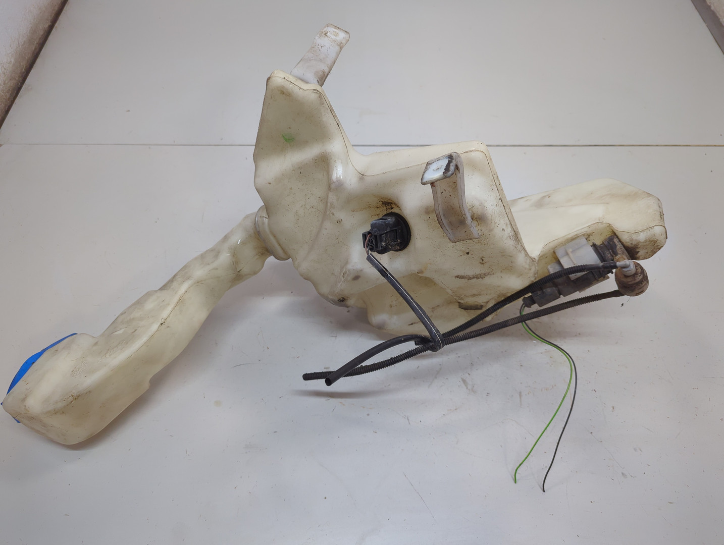 Бачок омывателя лобового стекла