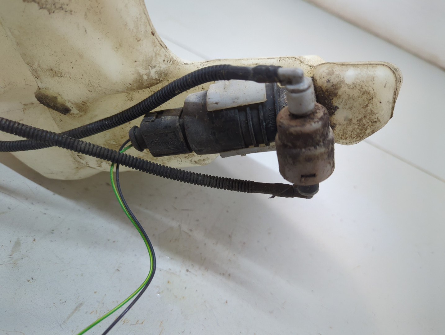 Бачок омывателя лобового стекла