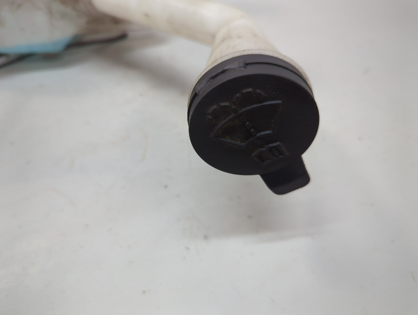 Бачок омывателя лобового стекла