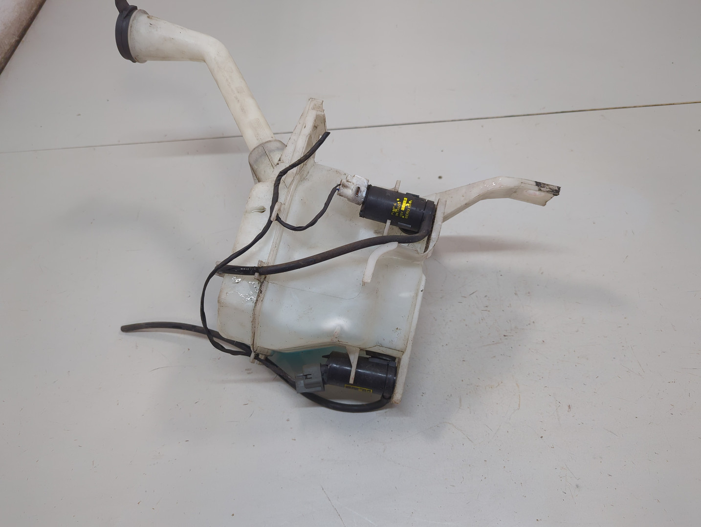 Бачок омывателя лобового стекла