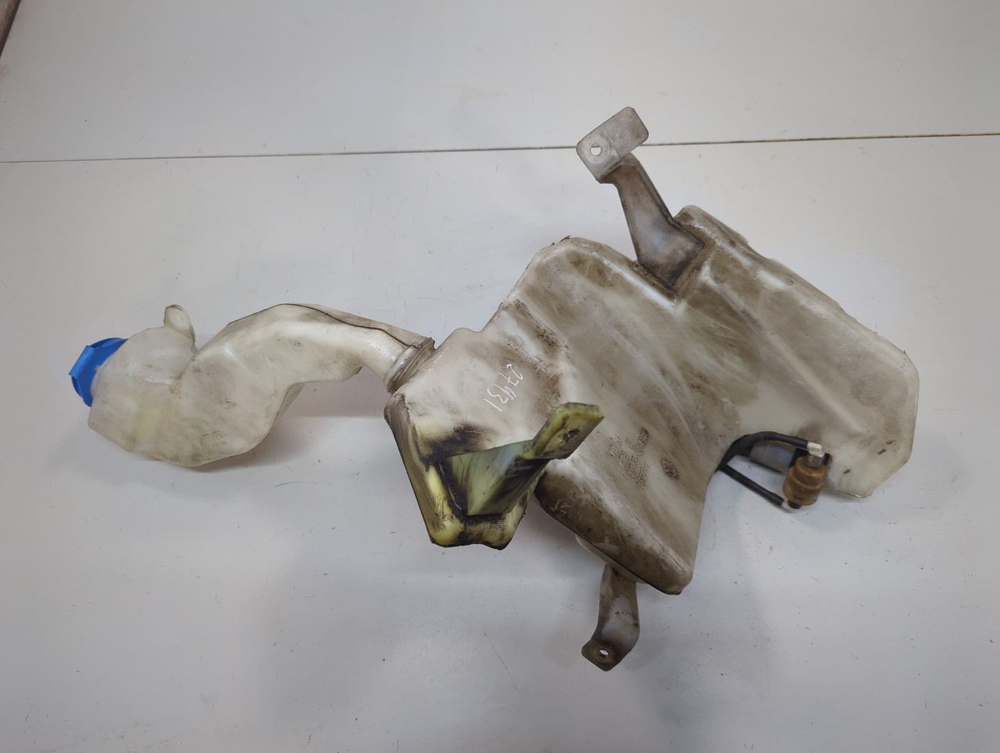 Бачок омывателя лобового стекла