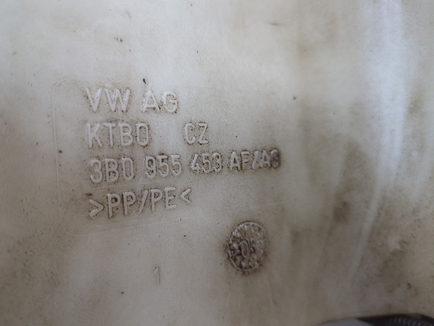 Бачок омывателя лобового стекла