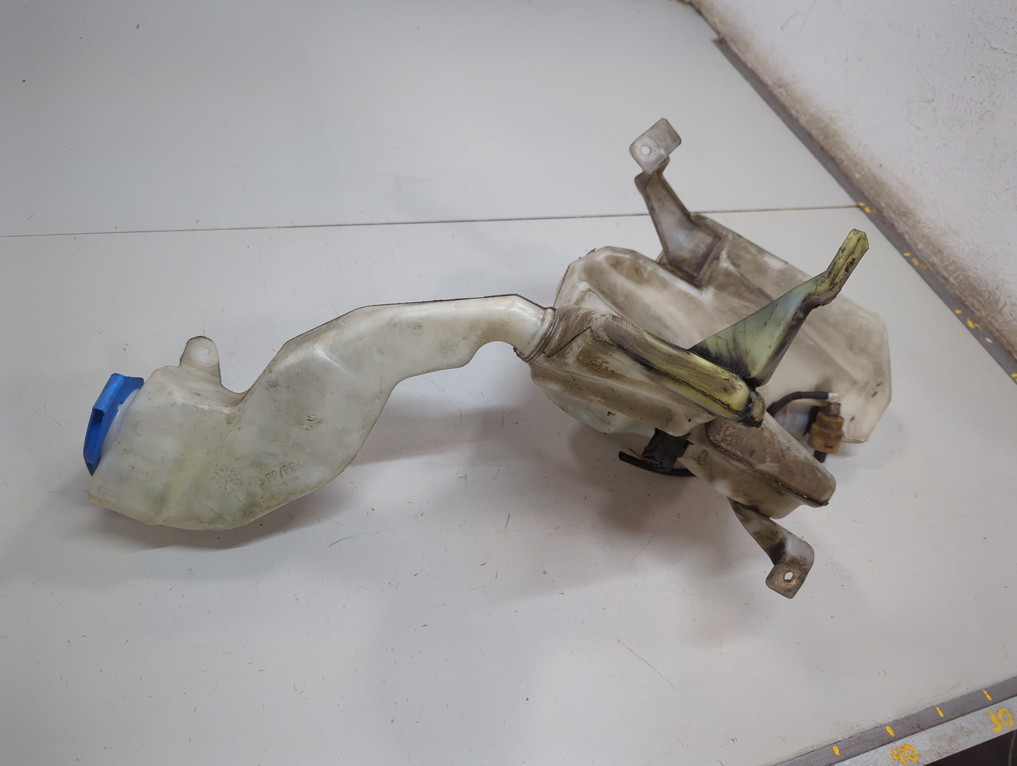 Бачок омывателя лобового стекла