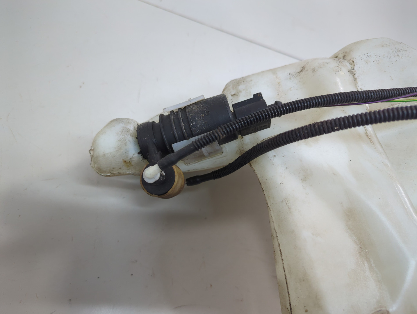 Бачок омывателя лобового стекла