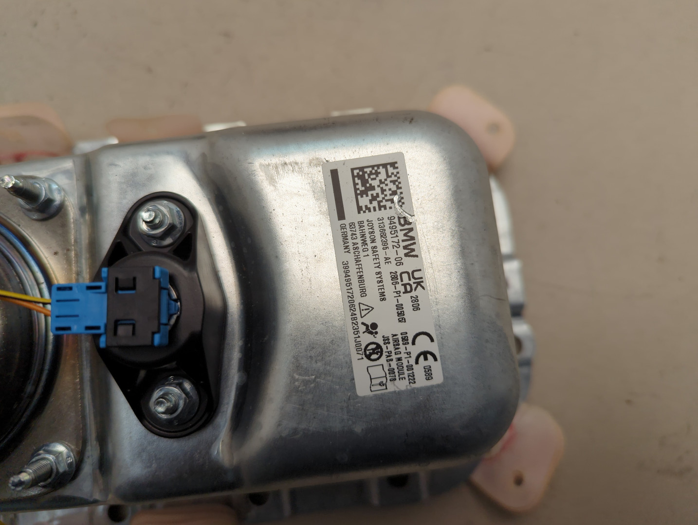 Подушка безопасности пассажирская (в торпедо)