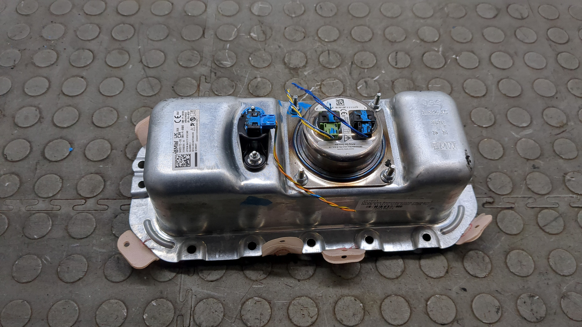 Подушка безопасности пассажирская (в торпедо)