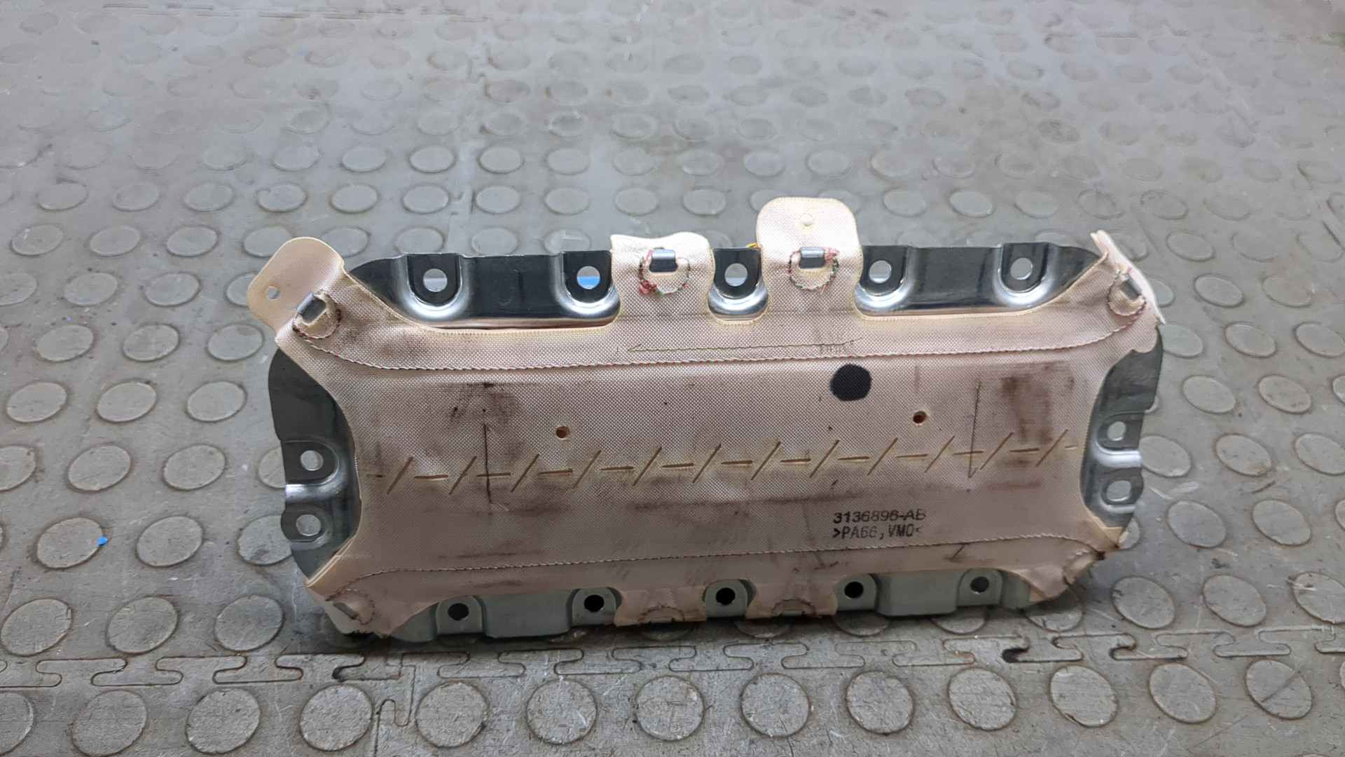 Подушка безопасности пассажирская (в торпедо)