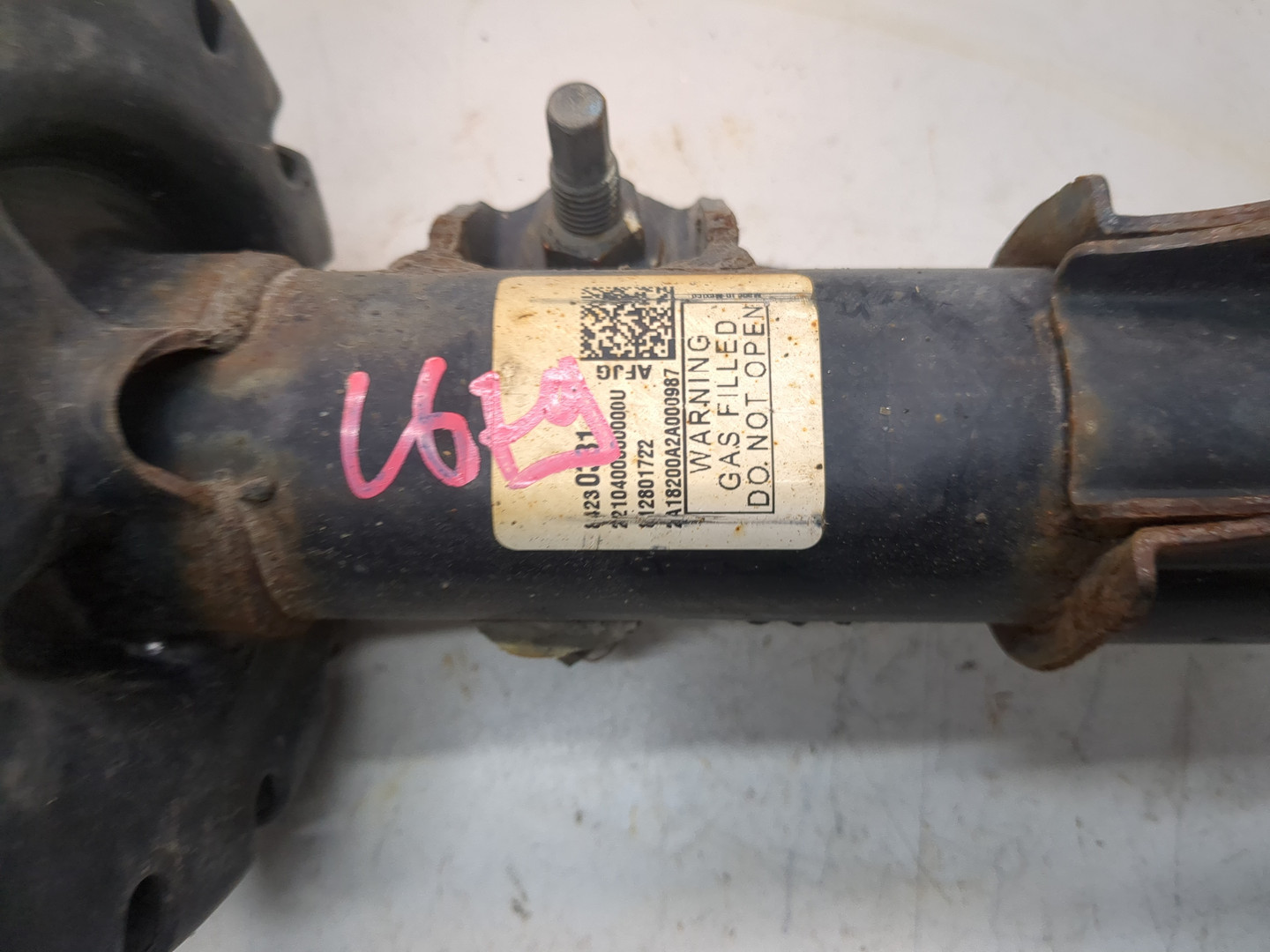 Амортизатор передний левый