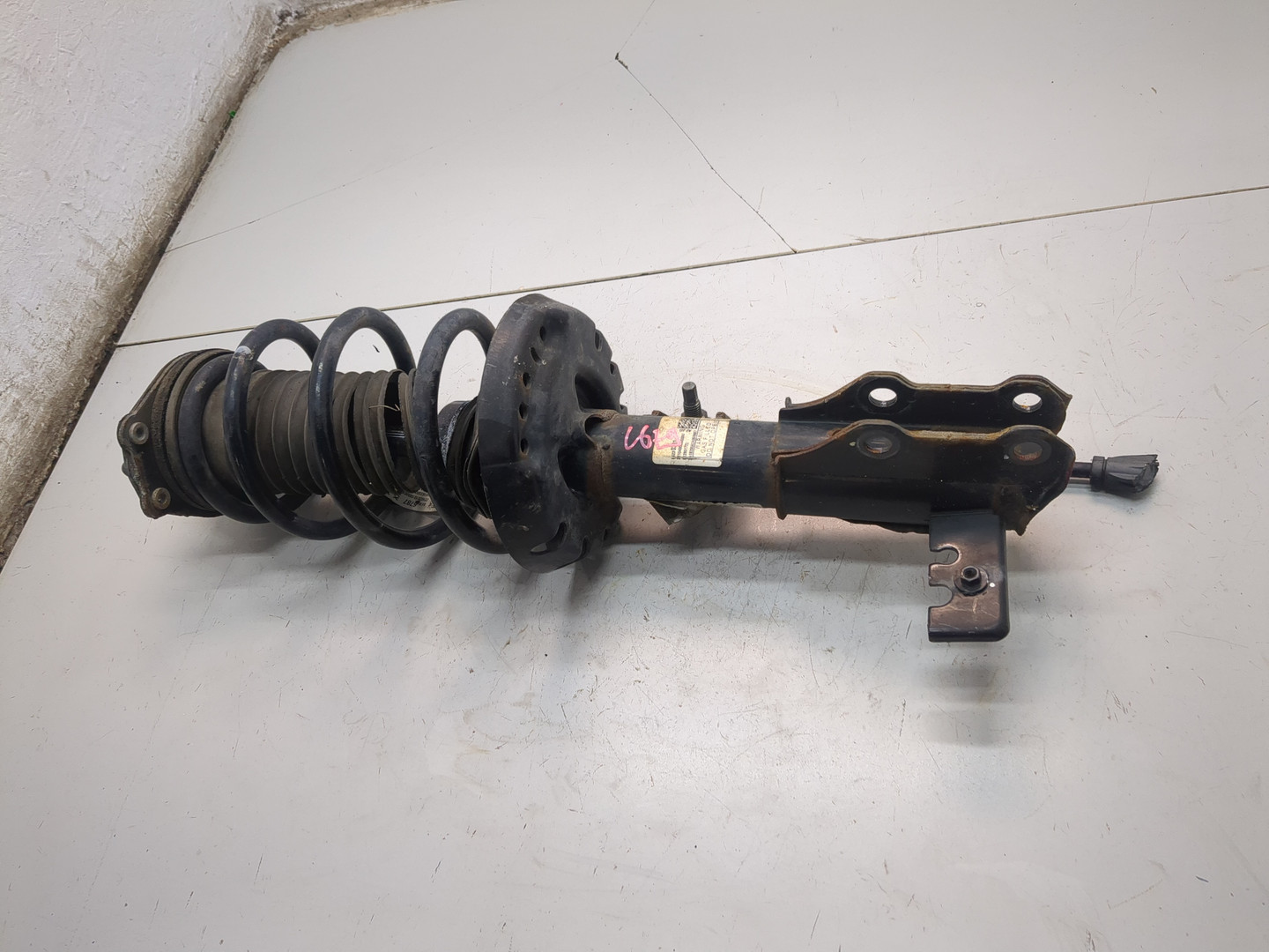 Амортизатор передний левый